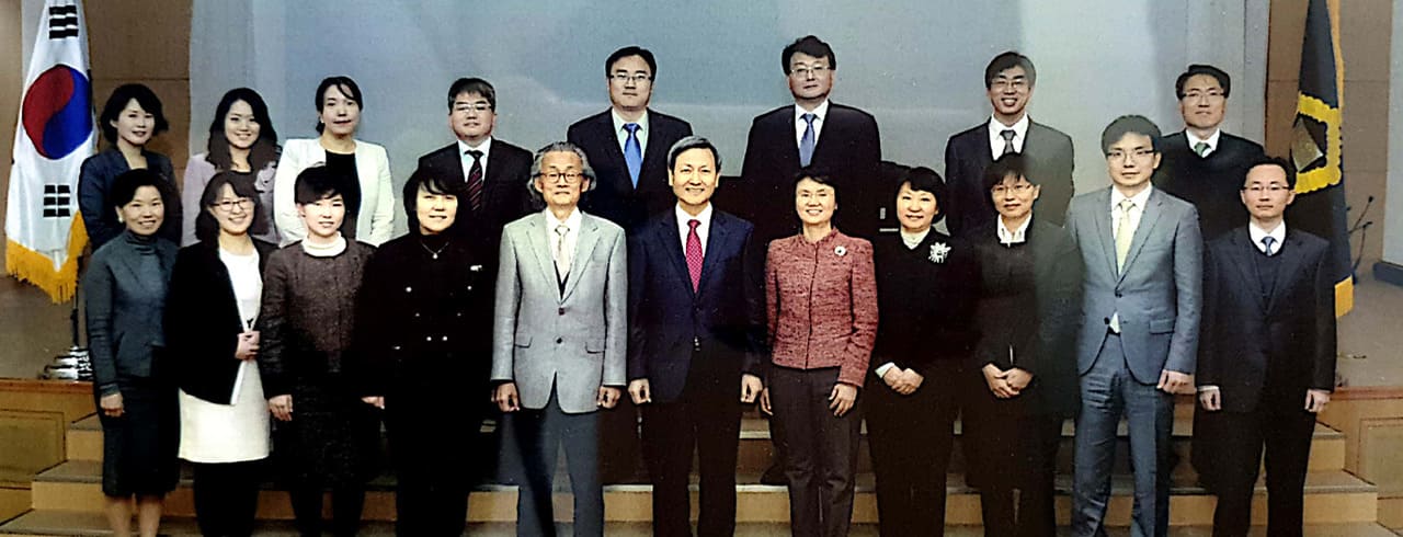 2013년, 가정폭력 심포지엄 토론 참석